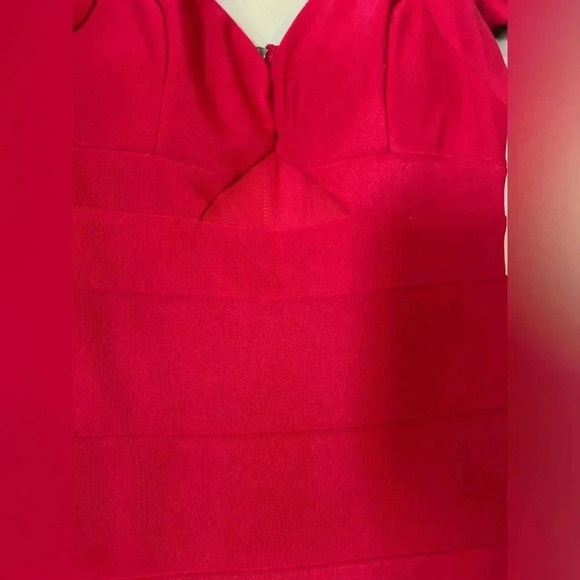 Emerald Sundae cold shoulder mermaid evening gown - Picture 3 of 8